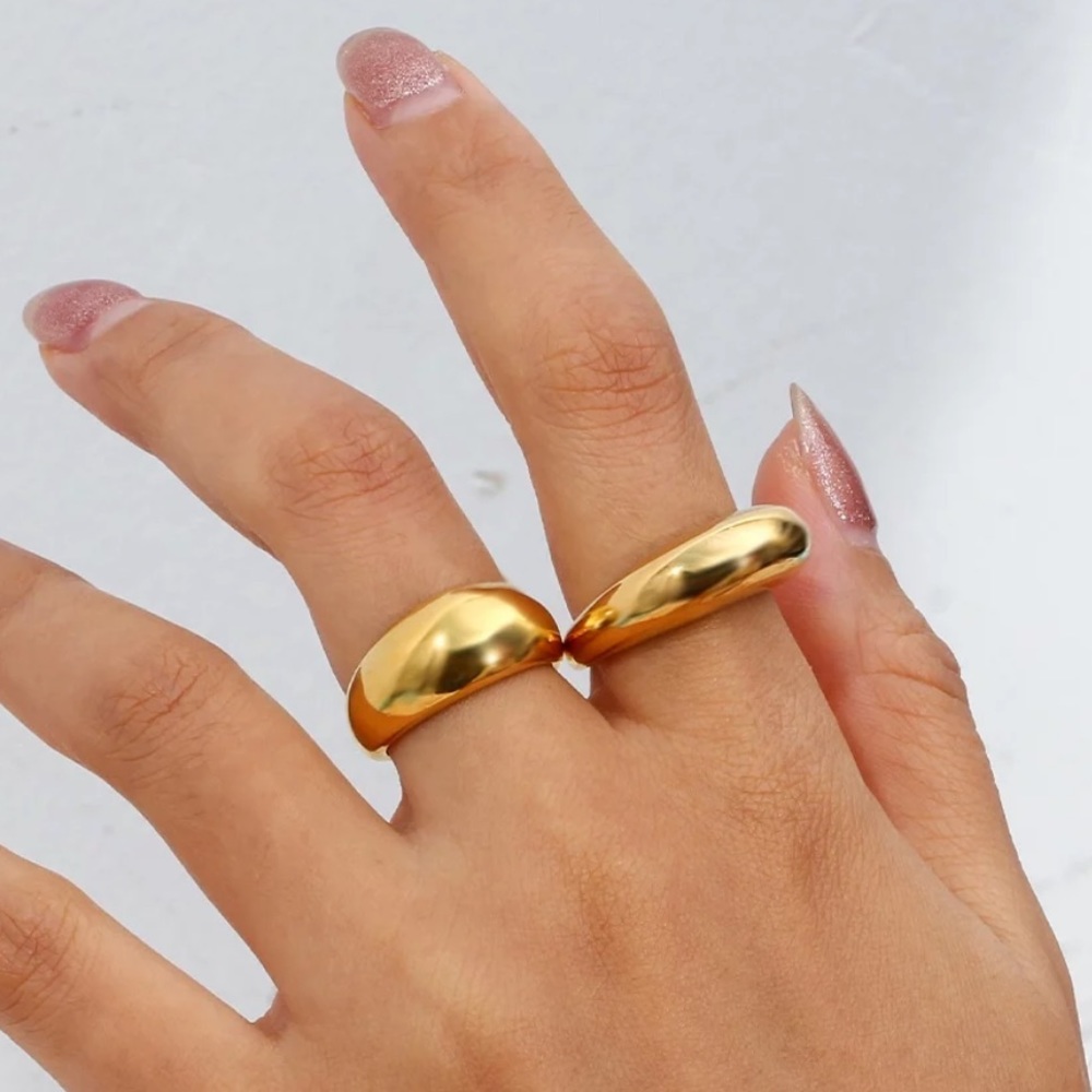 New Chunky 18K Gold Minimalist Dainty Band Ring, cute Ring, shiny Ring.